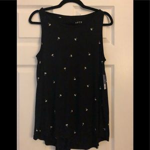 Woman’s large apt 9 tank